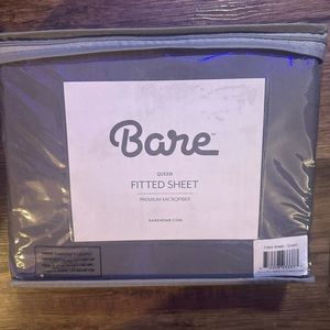 Grey fitted sheet for Queen mattress